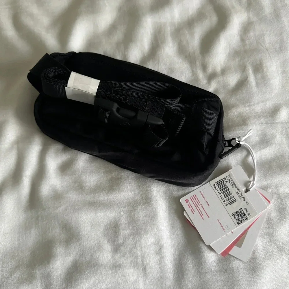 🆕🇨🇦 Lululemon Team Canada Future Legacy Mini Belt Bag Black